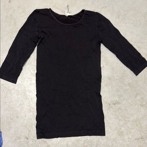 Black Women's Top Stretch 3/4 Sleeve ONE SIZE Like New Simple Black T Shirt - Picture 1 of 2